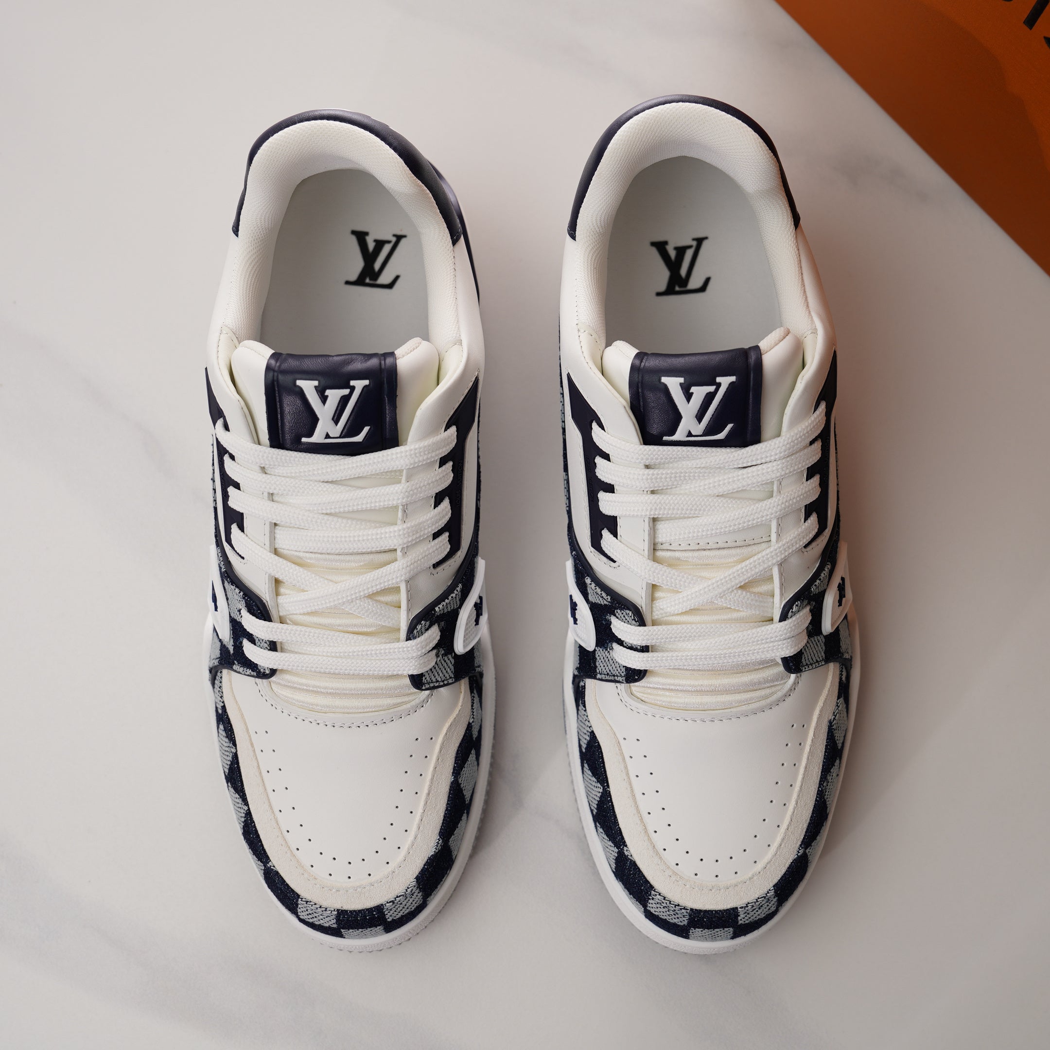 Tênis LV Trainer Blue Suede White