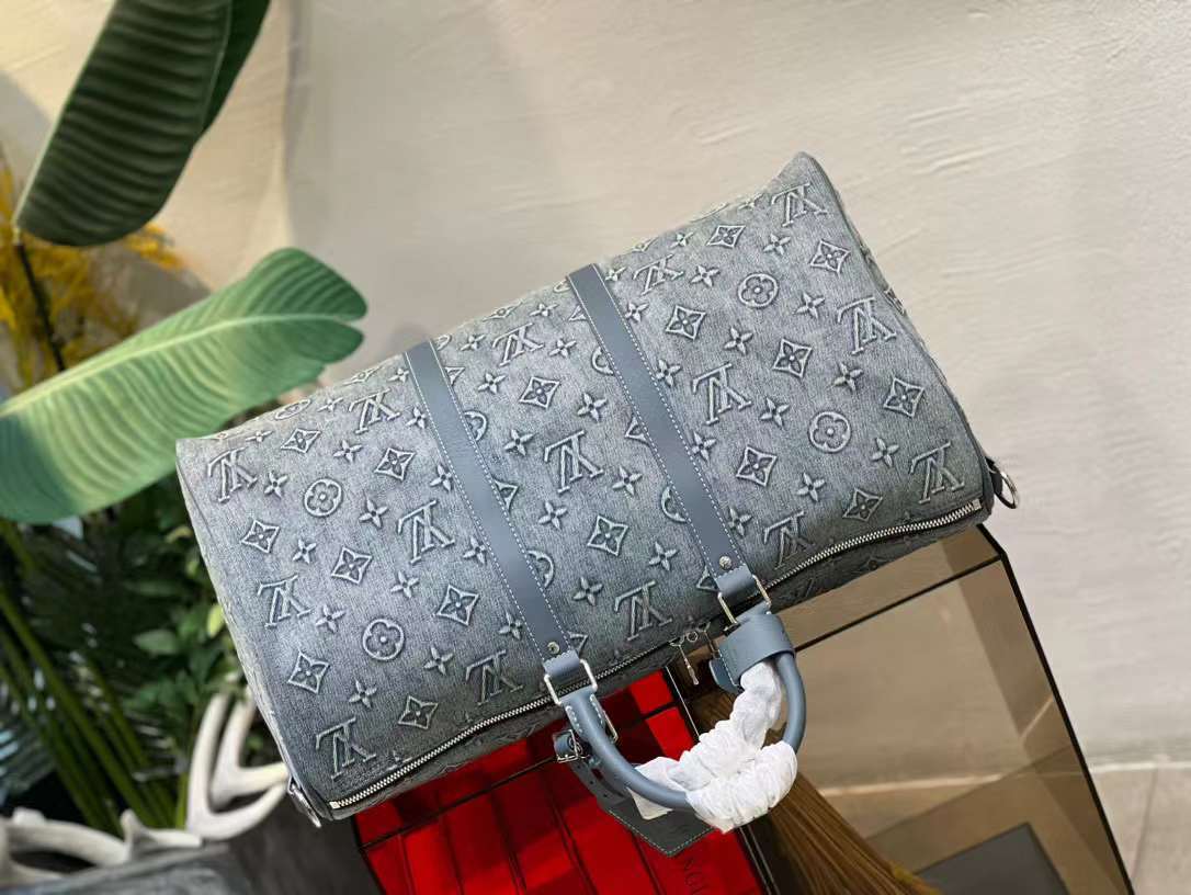 Louis Vuitton Monogram Luxury Zipper Style Medium Travel Bag Keepall