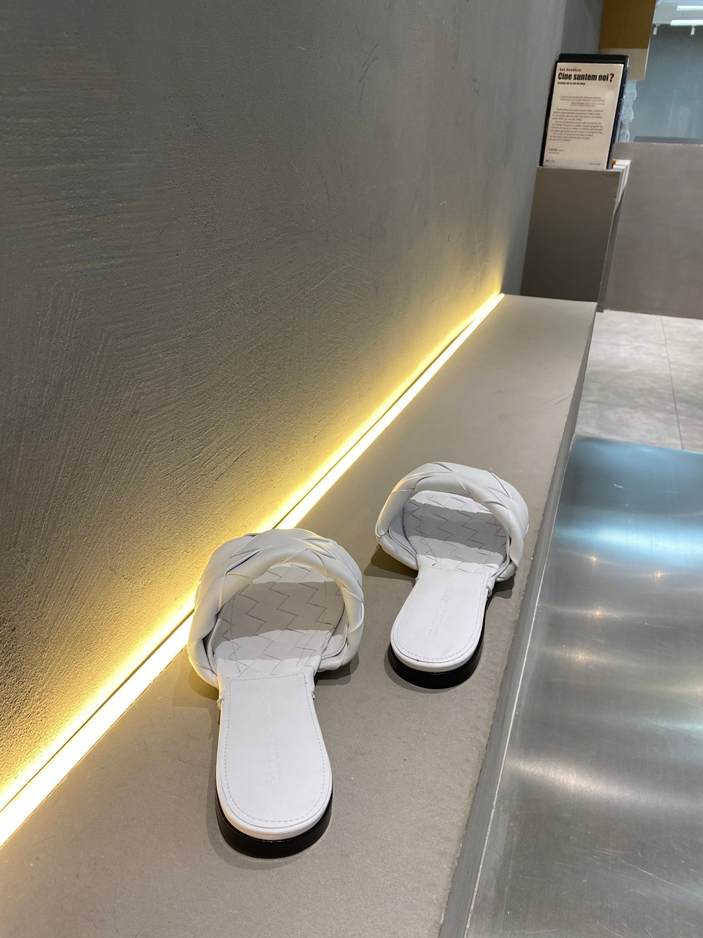 Sandália Bottega Veneta Plana Lido Optic White