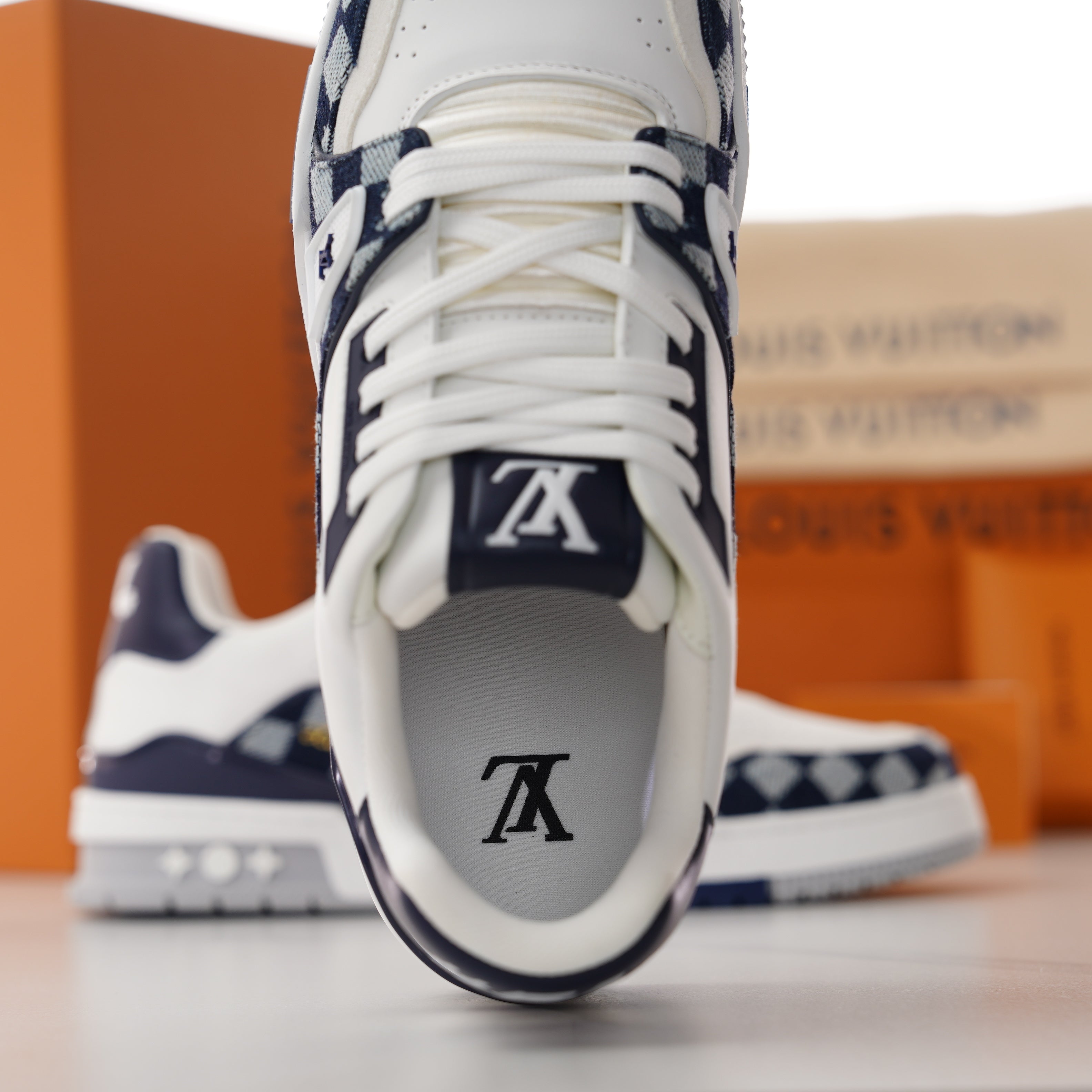 Tênis LV Trainer Blue Suede White