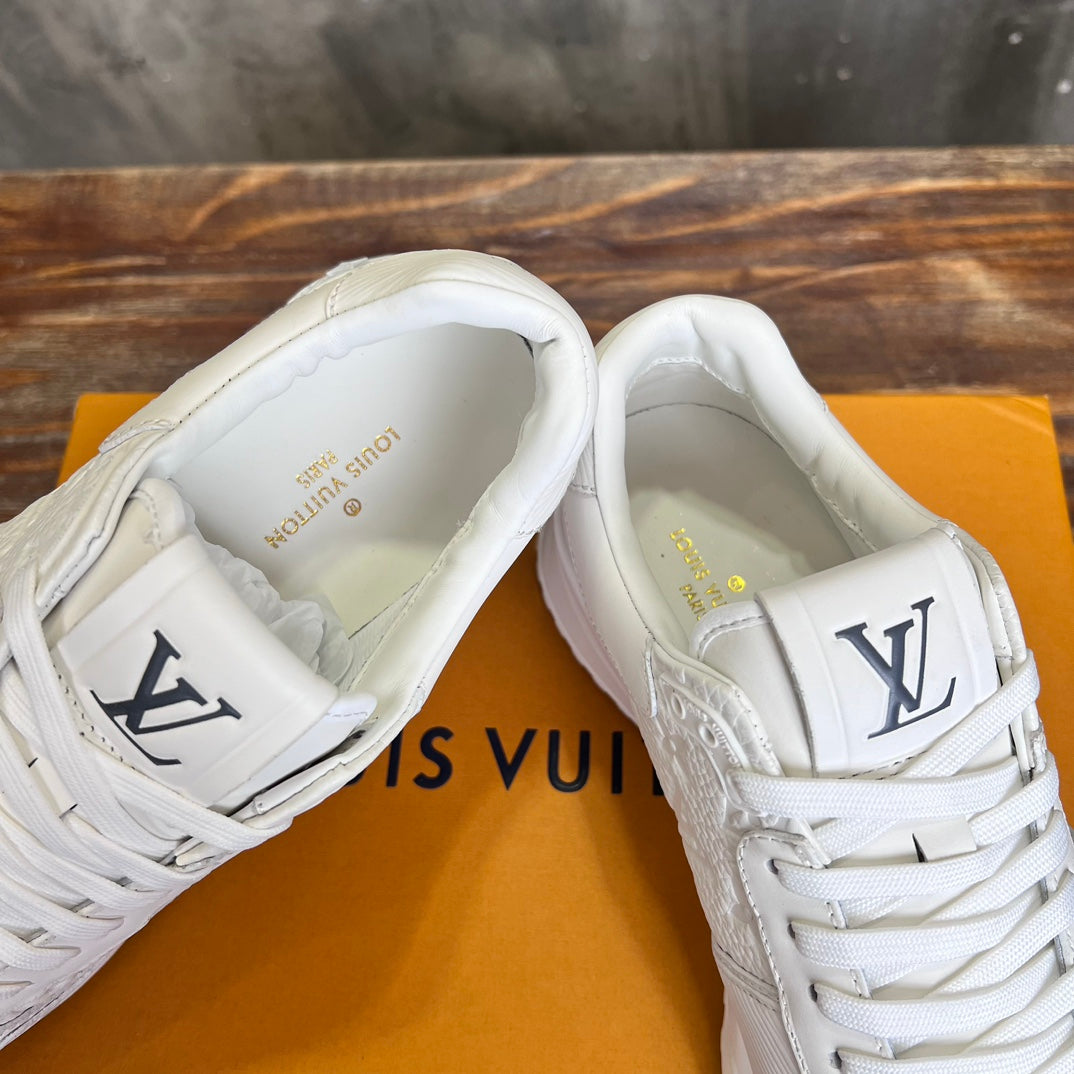 LOUIS VUITTON Run Away White