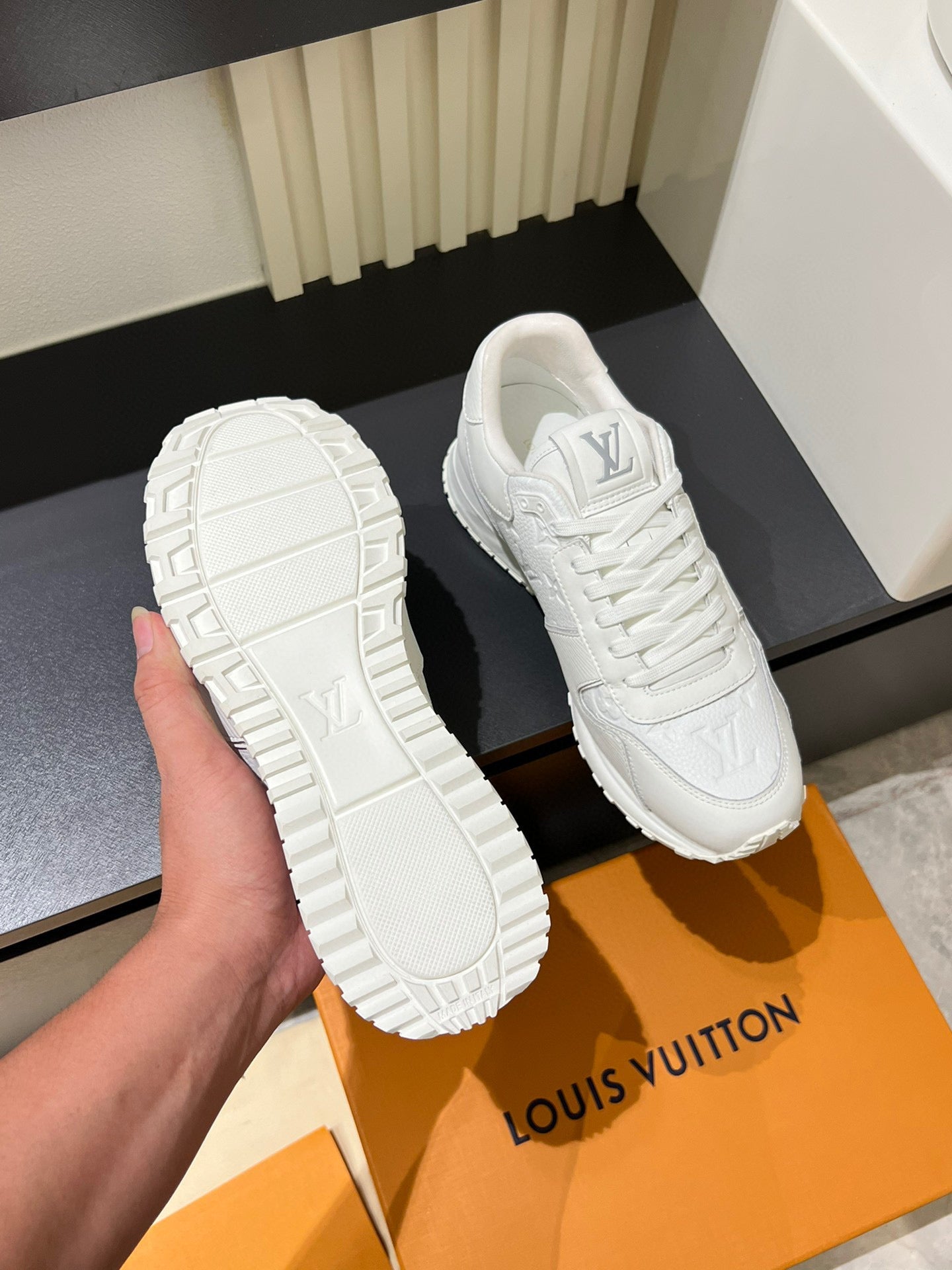 LOUIS VUITTON Run Away White