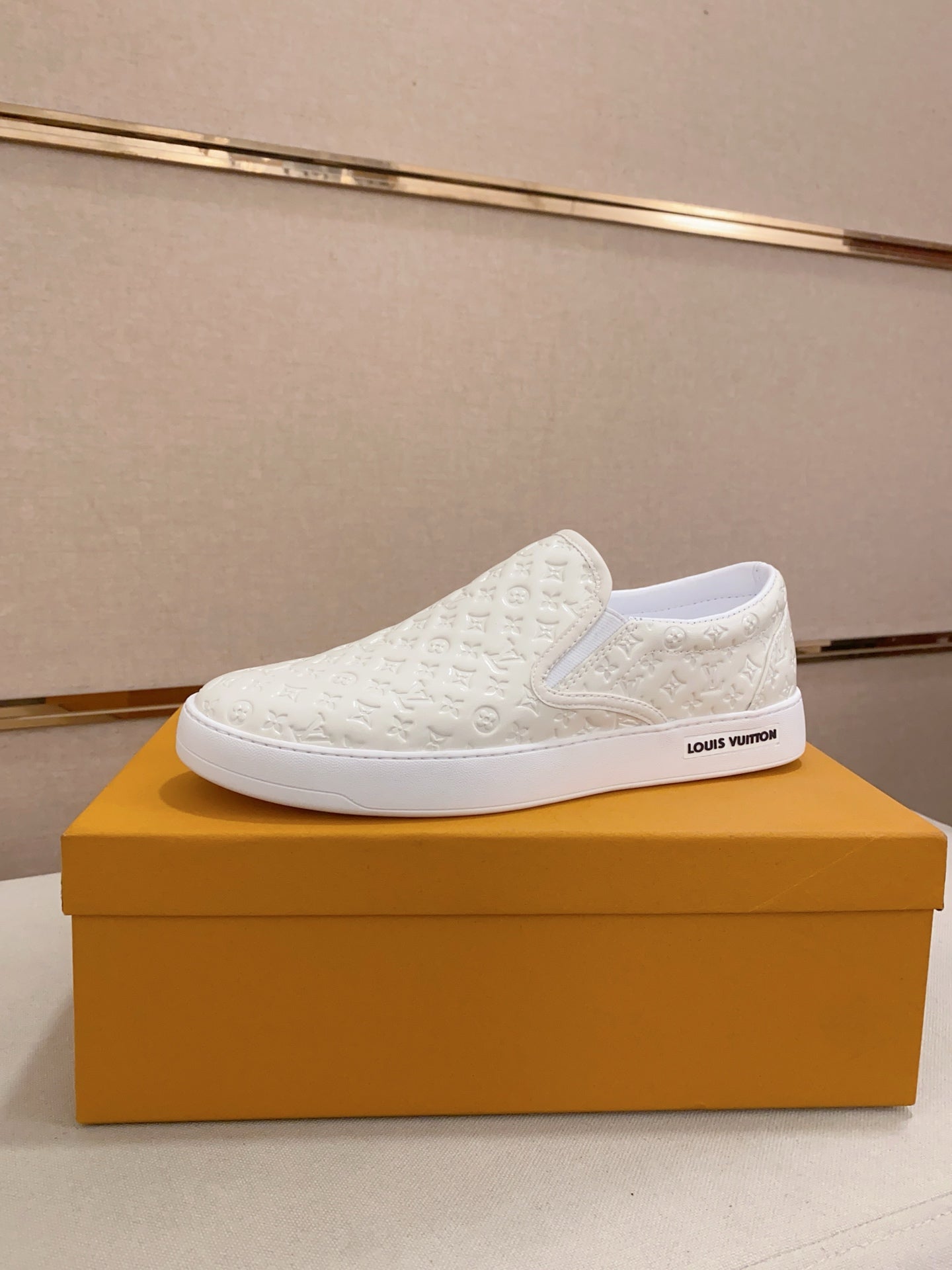 Lv Slip on Leather White Monogram Black