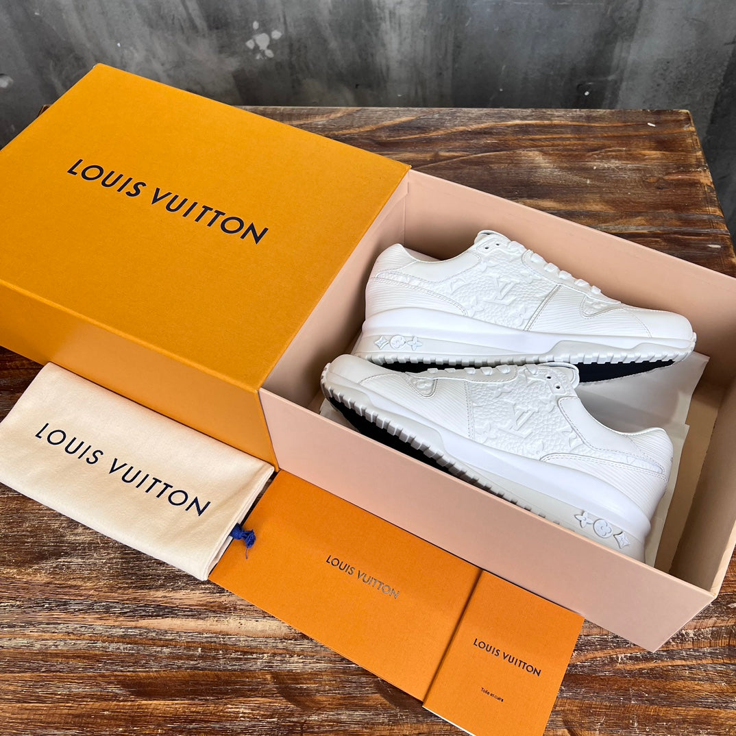 LOUIS VUITTON Run Away White