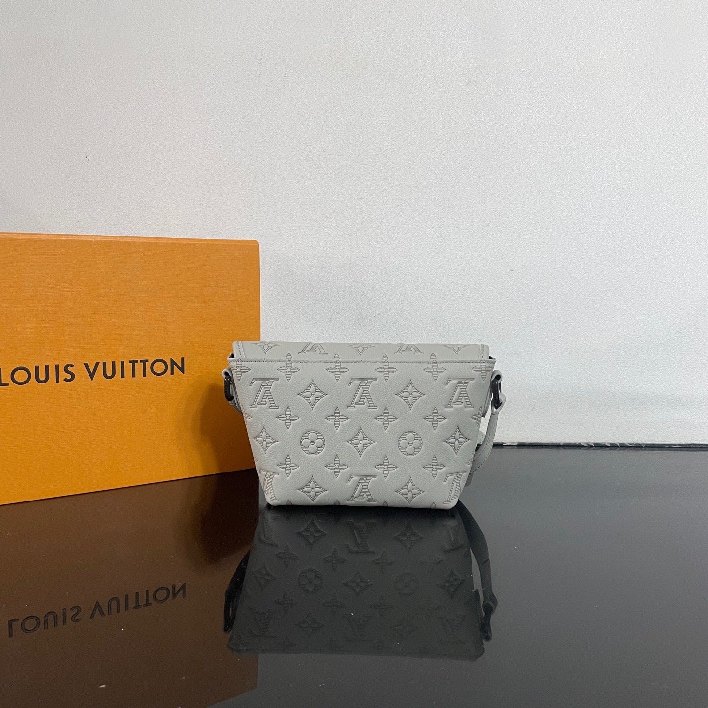 Bag LV Monogram Shadown Pulse Bag