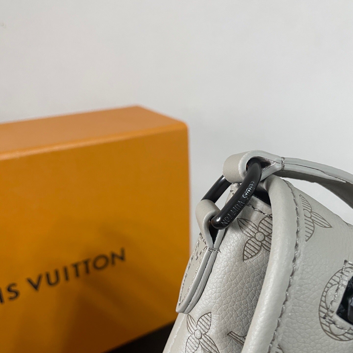 Bag LV Monogram Shadown Pulse Bag