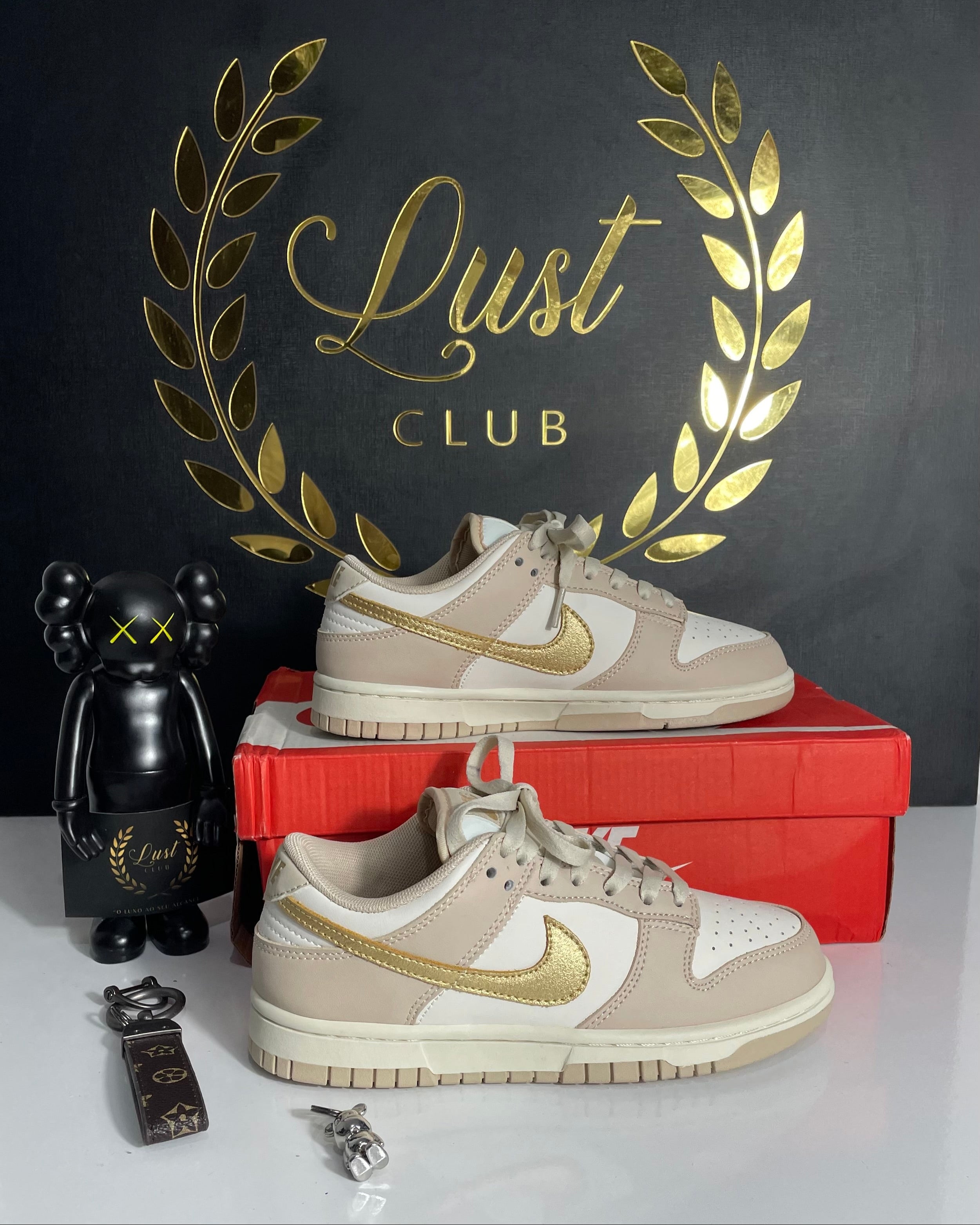 Nike Dunk Metallic Gold (PRONTA ENTREGA) Tamanho 34