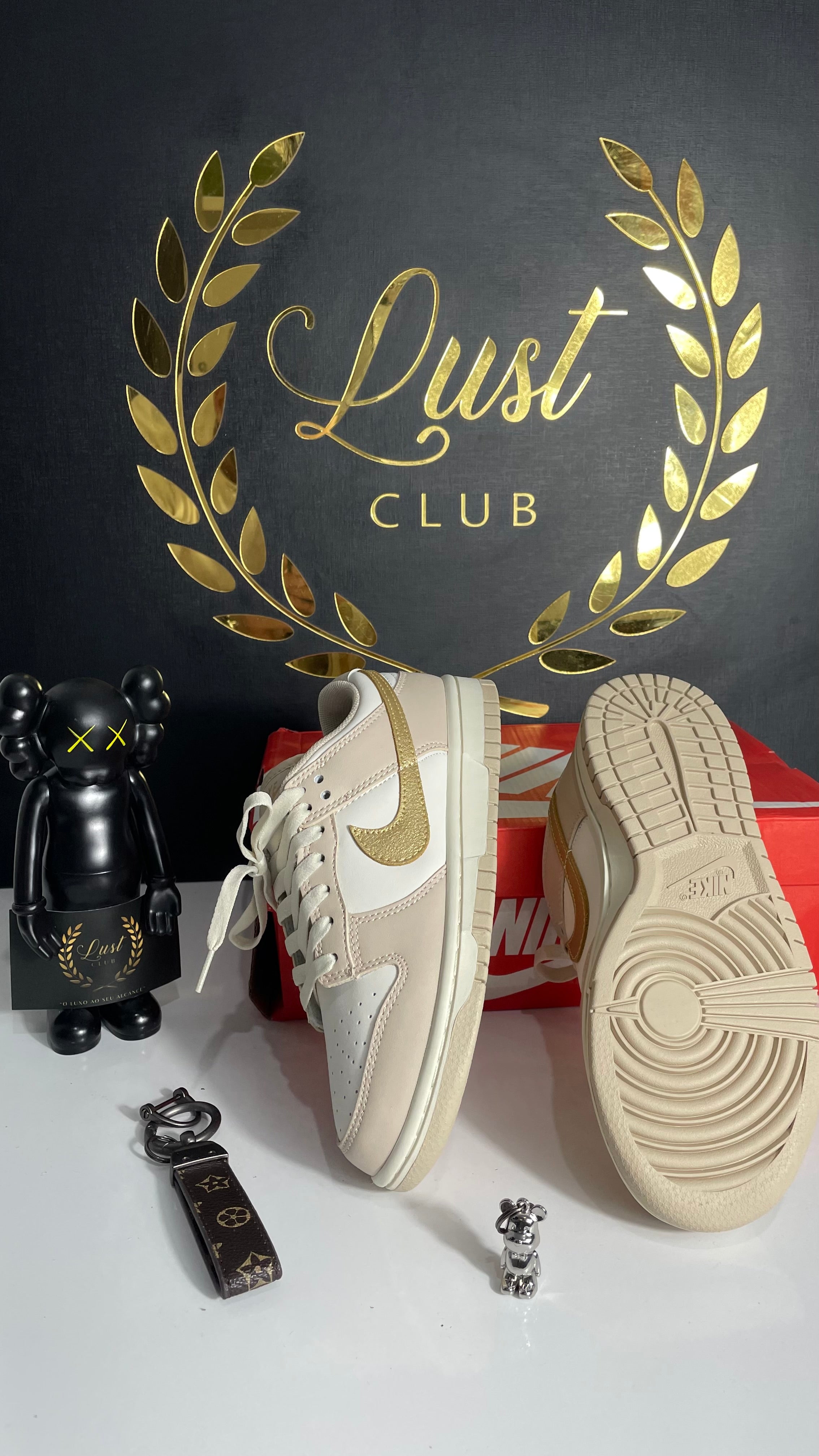 Nike Dunk Metallic Gold (PRONTA ENTREGA) Tamanho 34