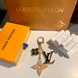 Chaveiro LV Charm de Bolsa Fleur de Monogram