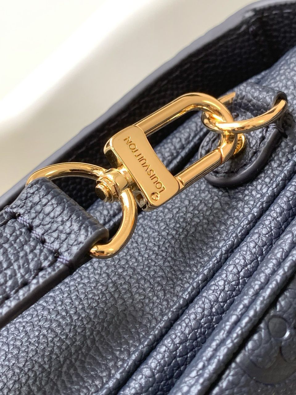 Lv Pochette Metis Black
