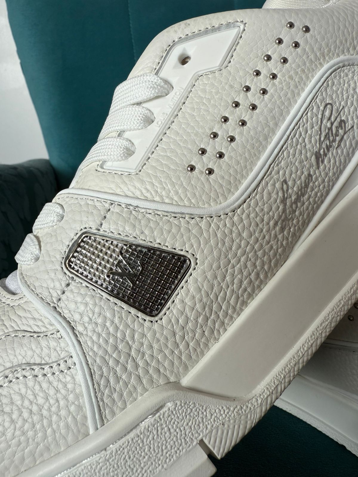 LV Trainer White