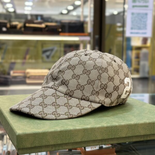 Boné Gucci Beige Gold Monogram