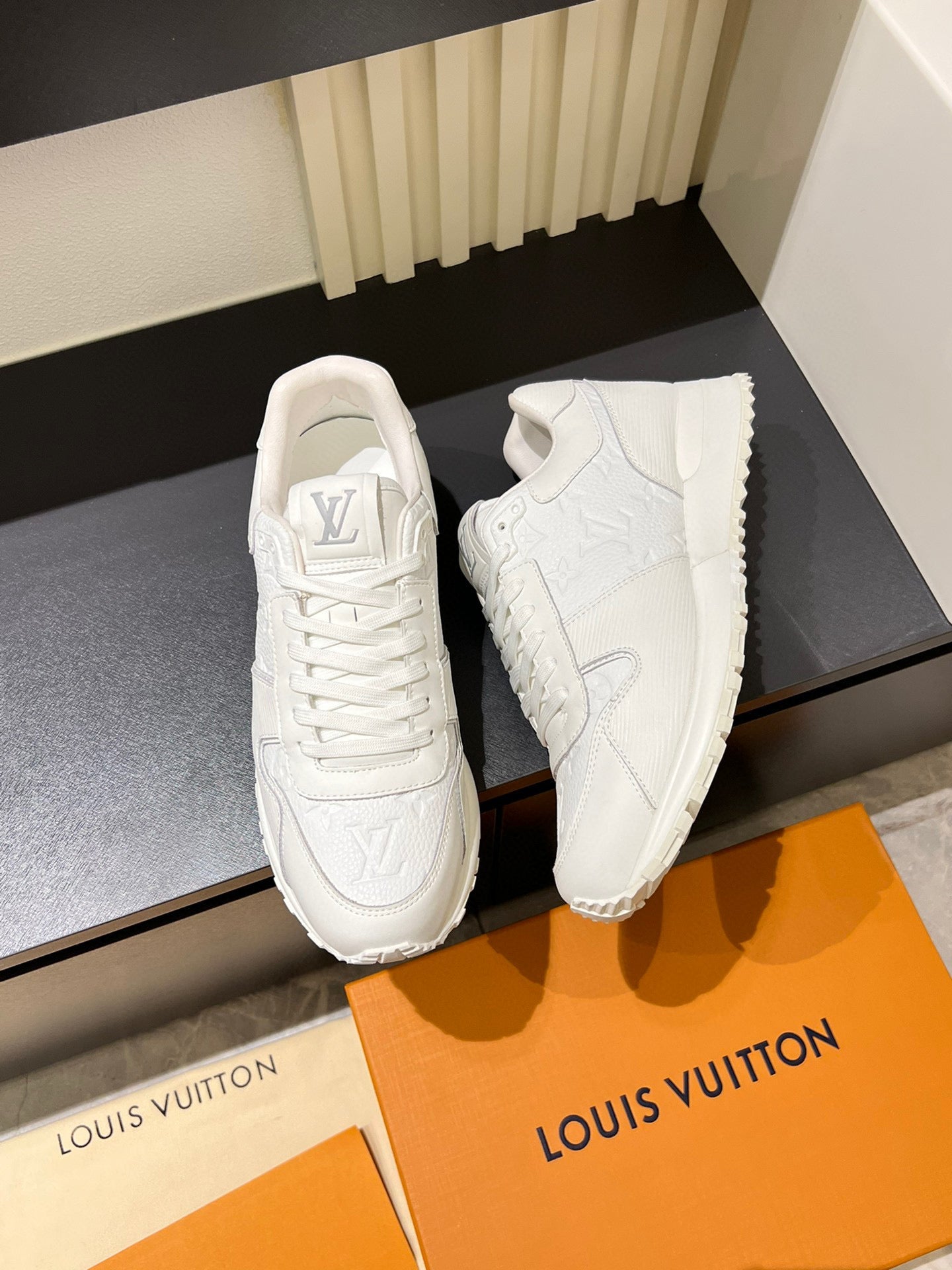 LOUIS VUITTON Run Away White