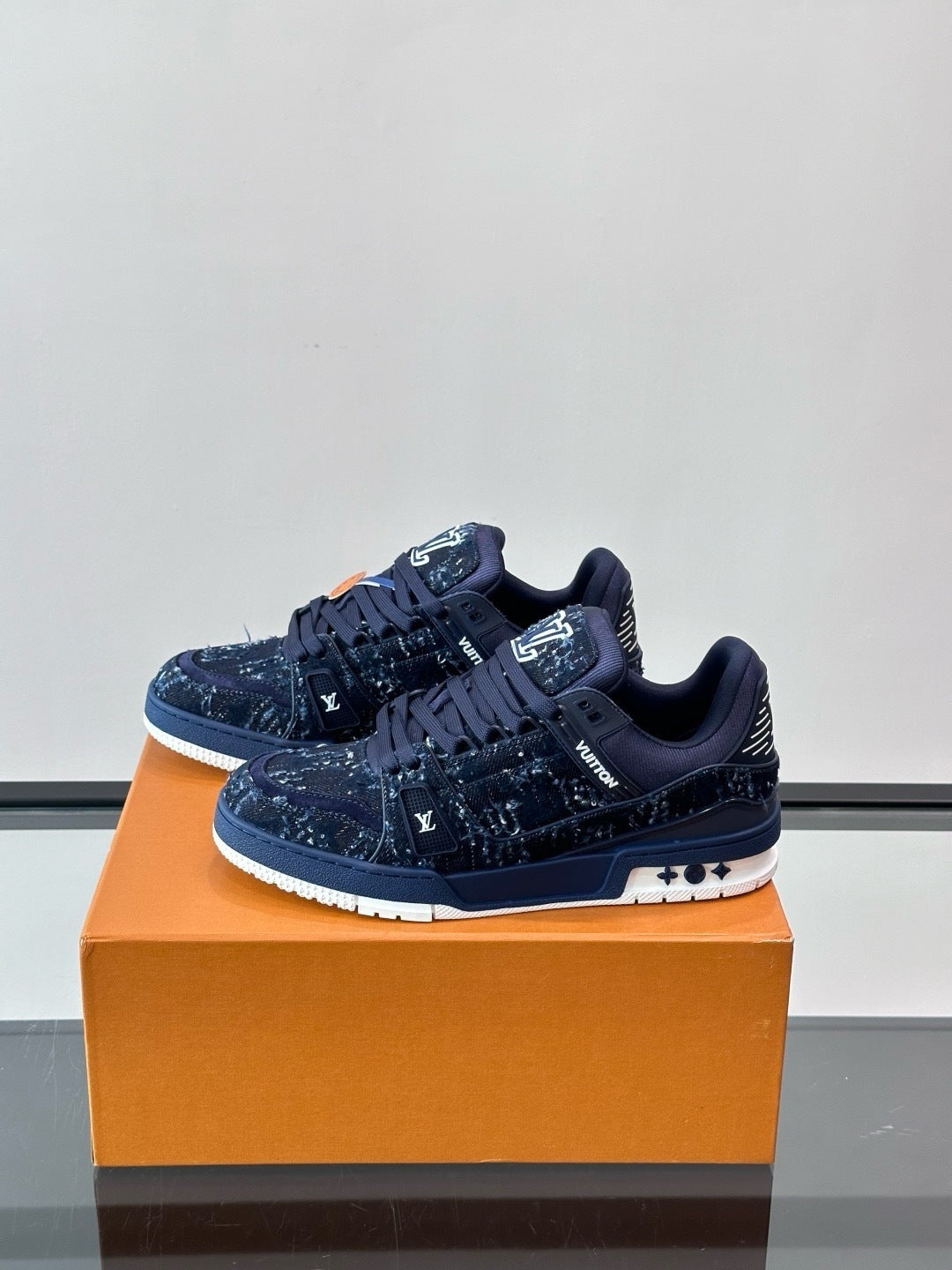 Tênis LV Trainer Blue Suede