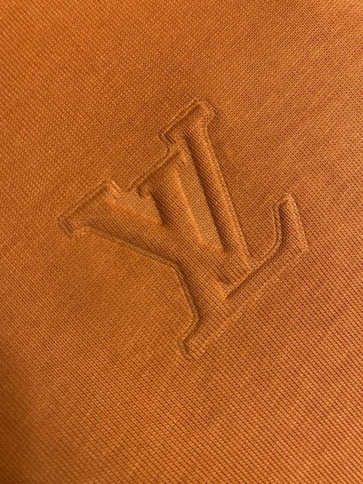 Camiseta Louis Vuitton Orange Relevo Logo