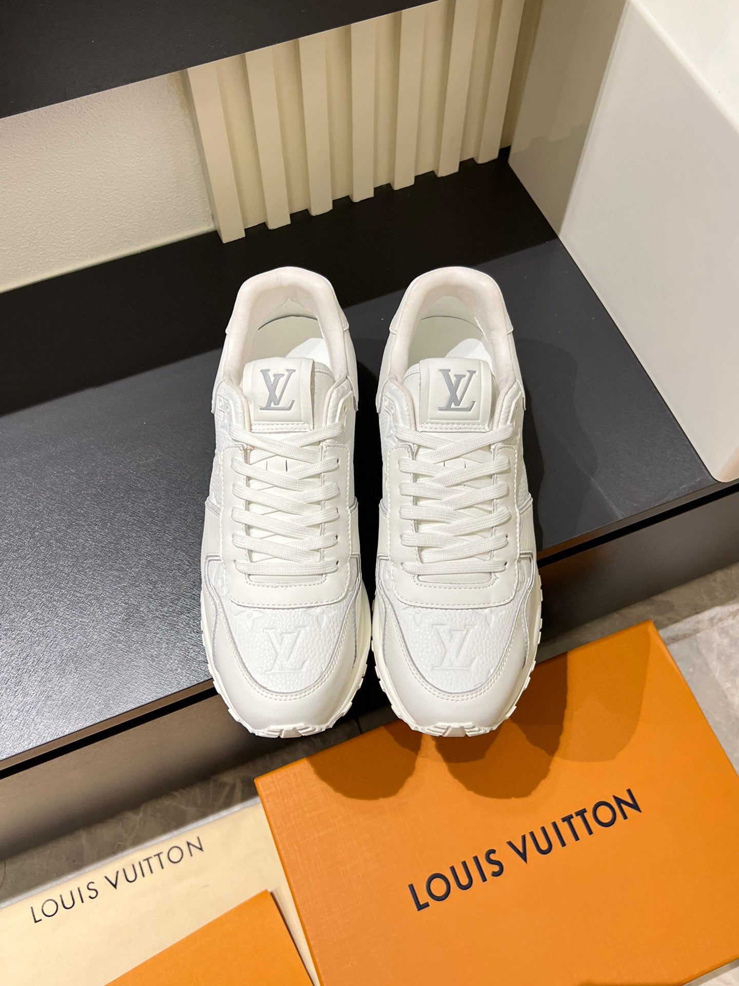 LOUIS VUITTON Run Away White
