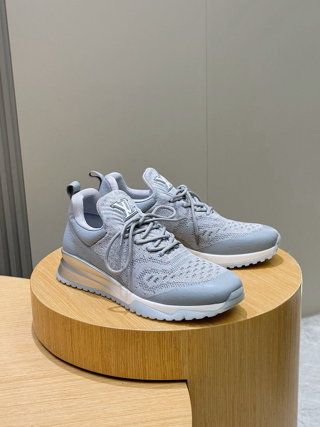 Tênis LOUIS VUITTON LV VNR Cinza