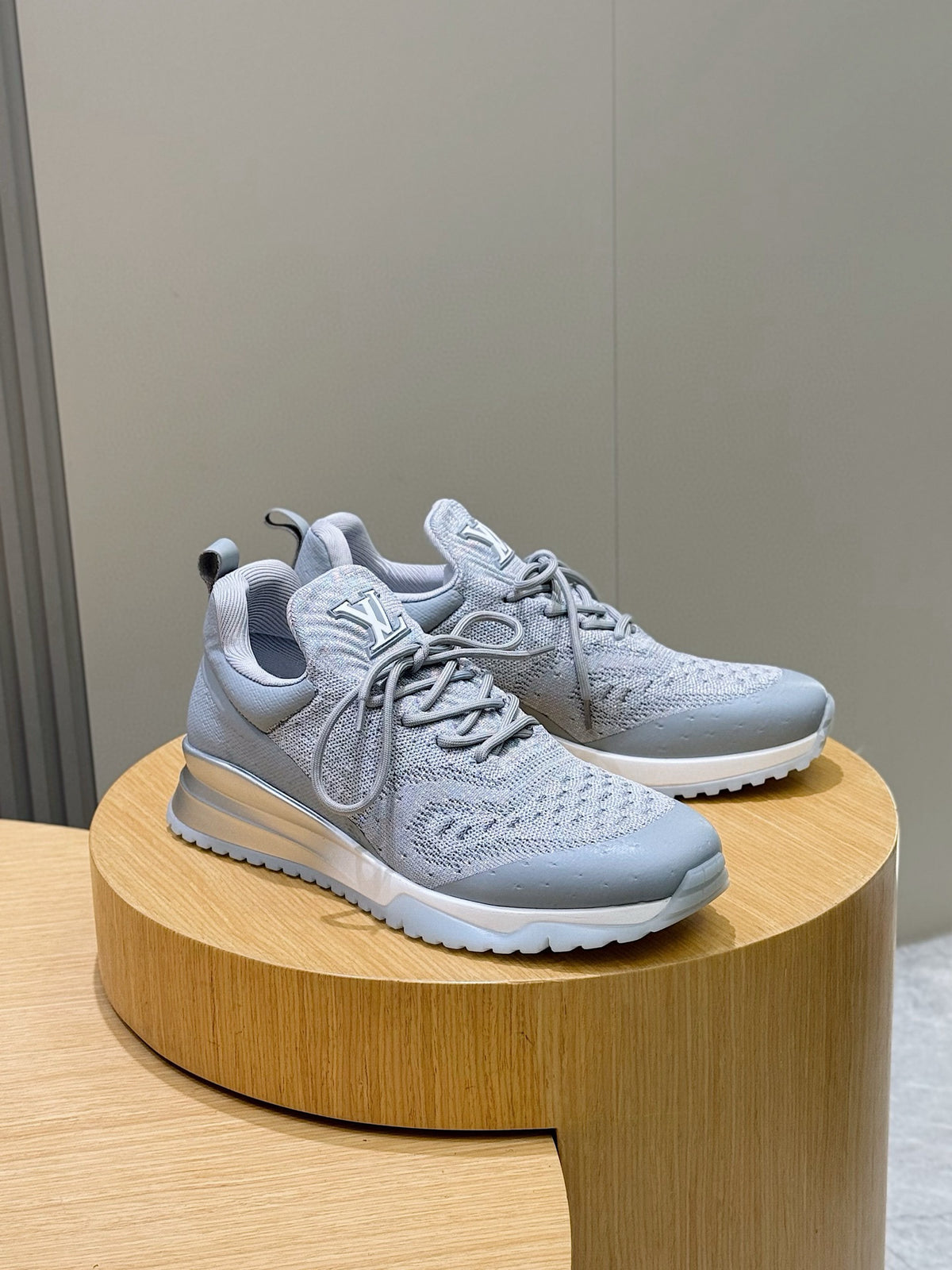 Tênis LOUIS VUITTON LV VNR Cinza