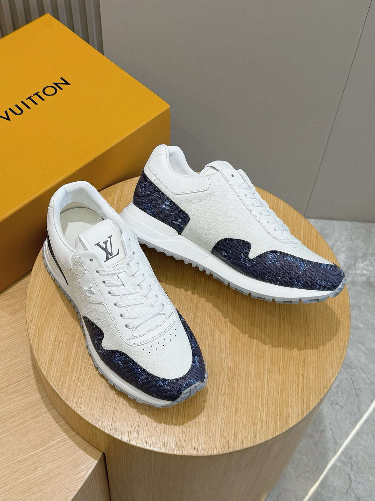 Tênis Louis Vuitton Run Away White/Blue Monogram