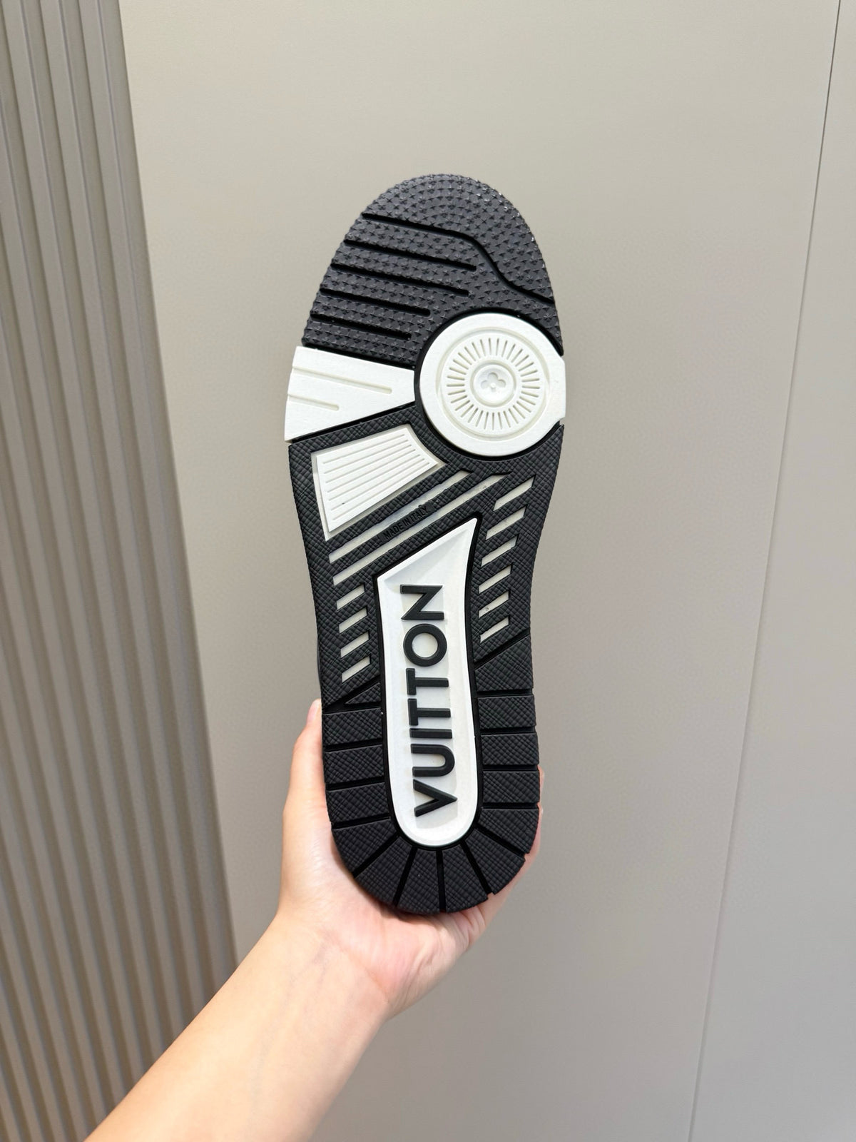 TÊNIS LOUIS VUITTON #54 TRAINER BLACK WHITE
