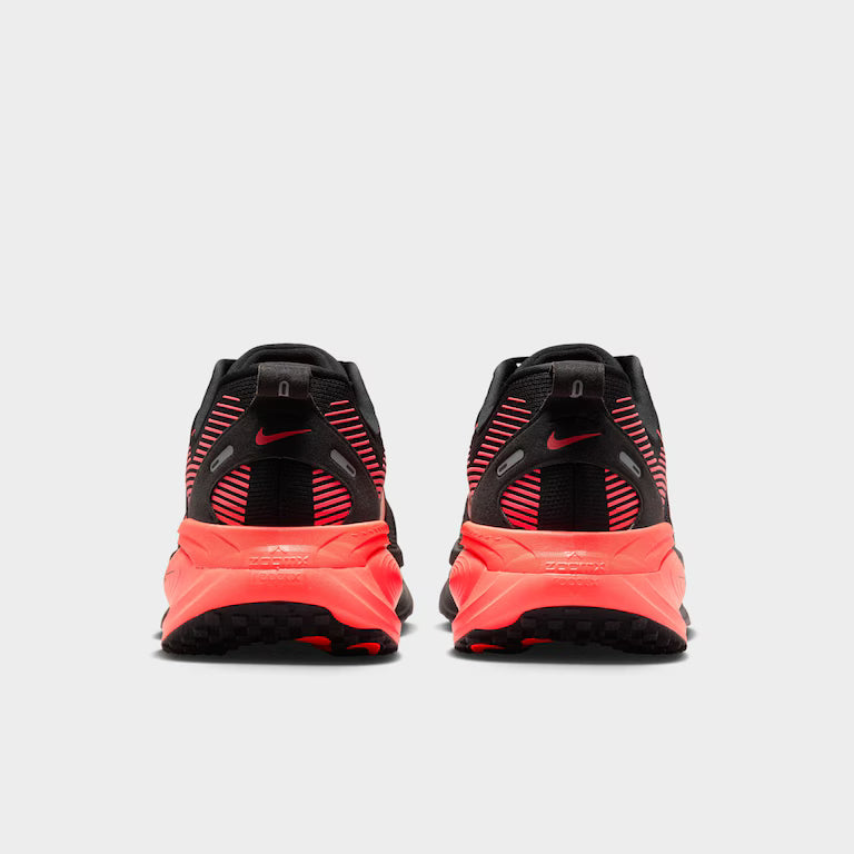 Tênis Nike Vomero 18 Black/Red