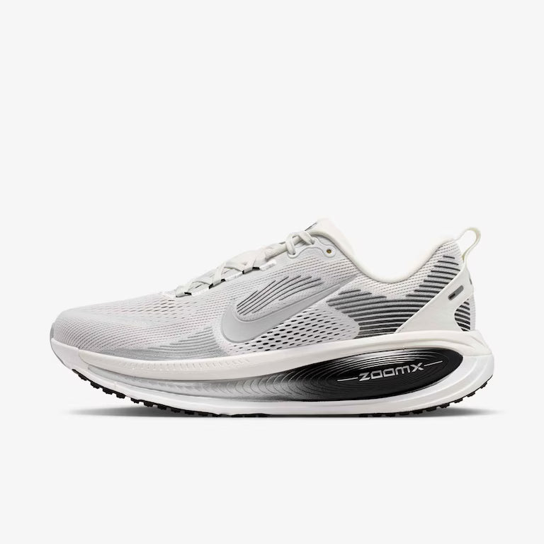 Tênis Nike Vomero 18 White/Black Details