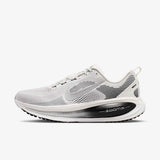 Tênis Nike Vomero 18 White/Black Details