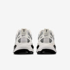 Tênis Nike Vomero 18 White/Black Details