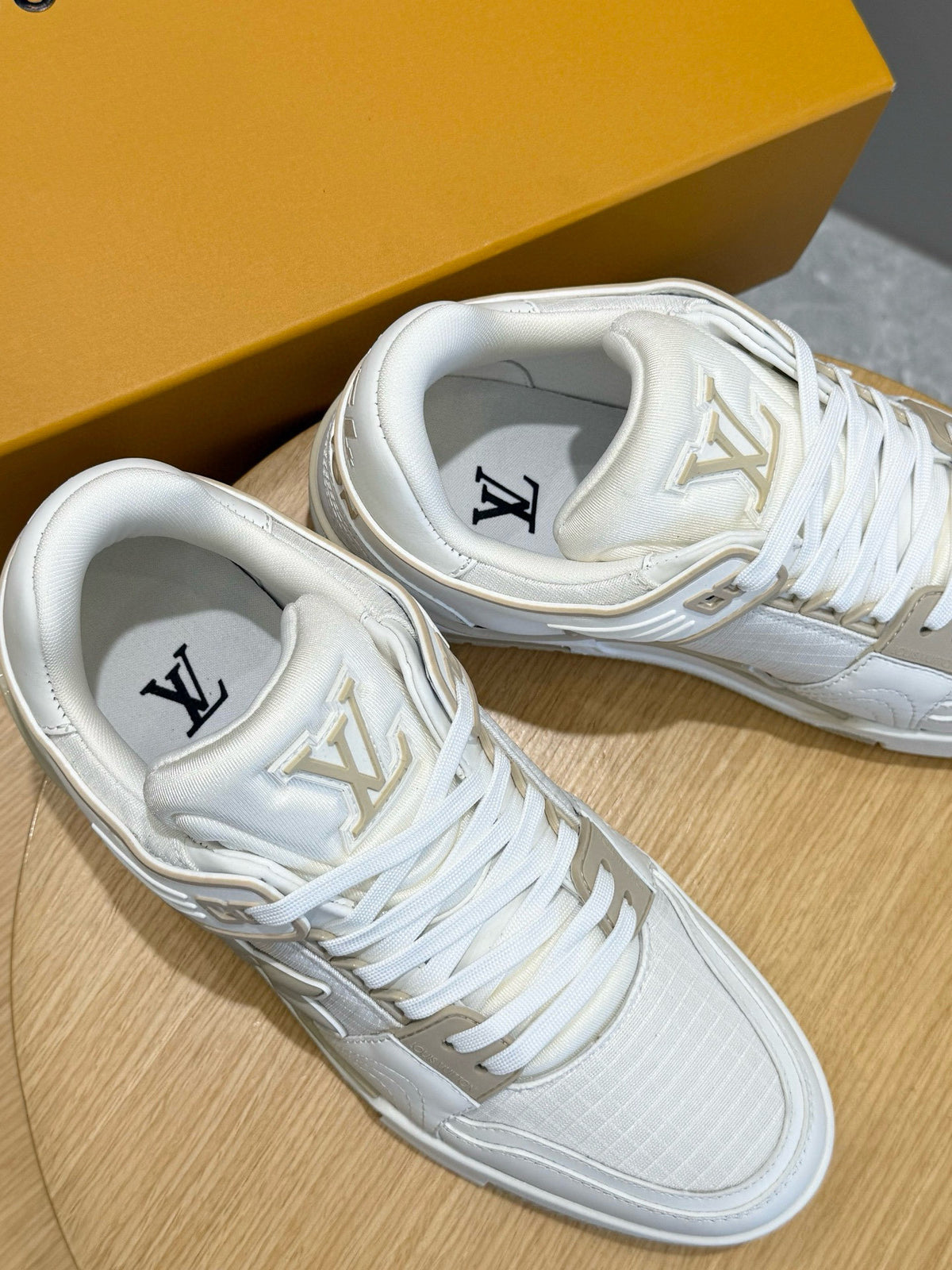 TÊNIS LOUIS VUITTON #54 TRAINER White Beige