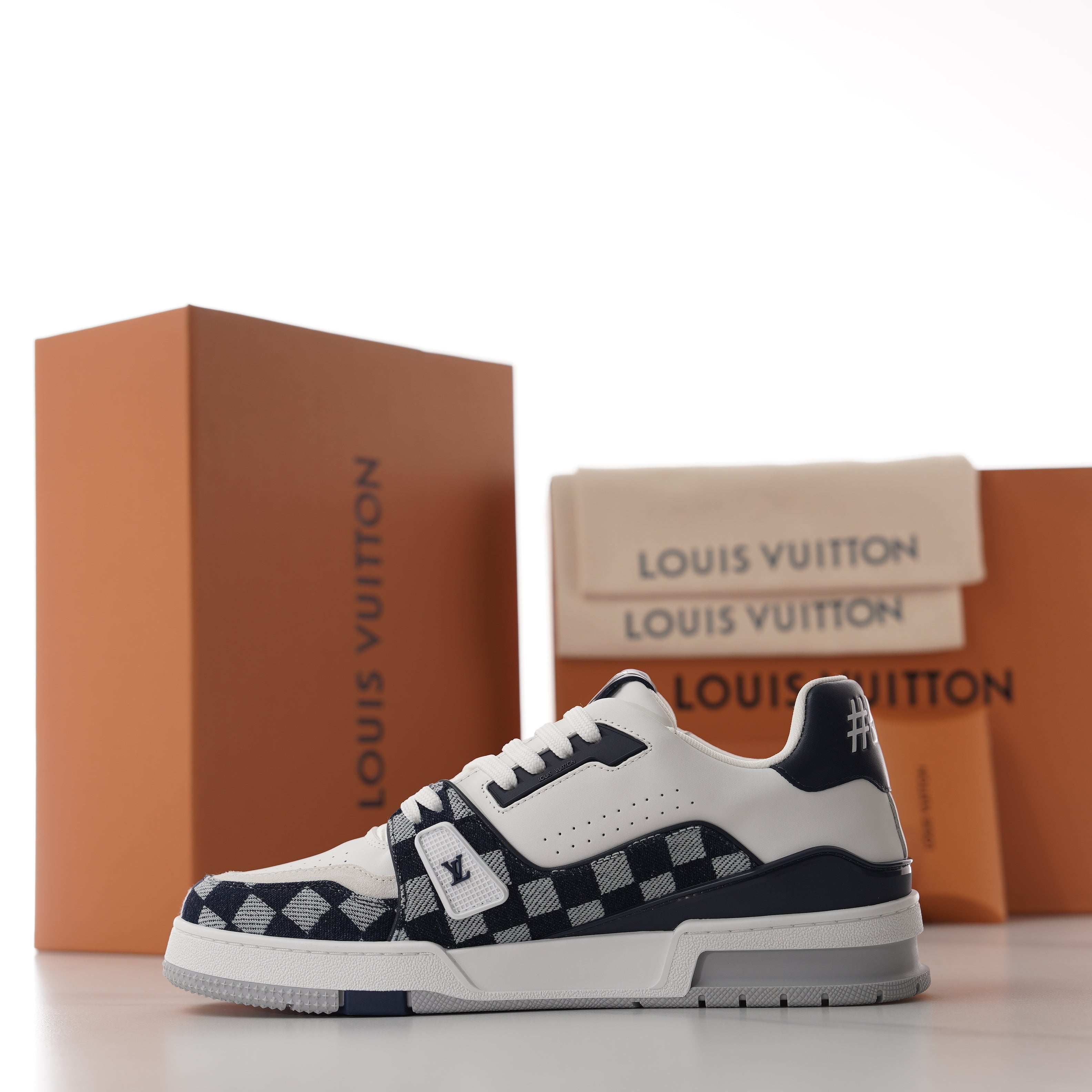 Tênis LV Trainer Blue Suede White