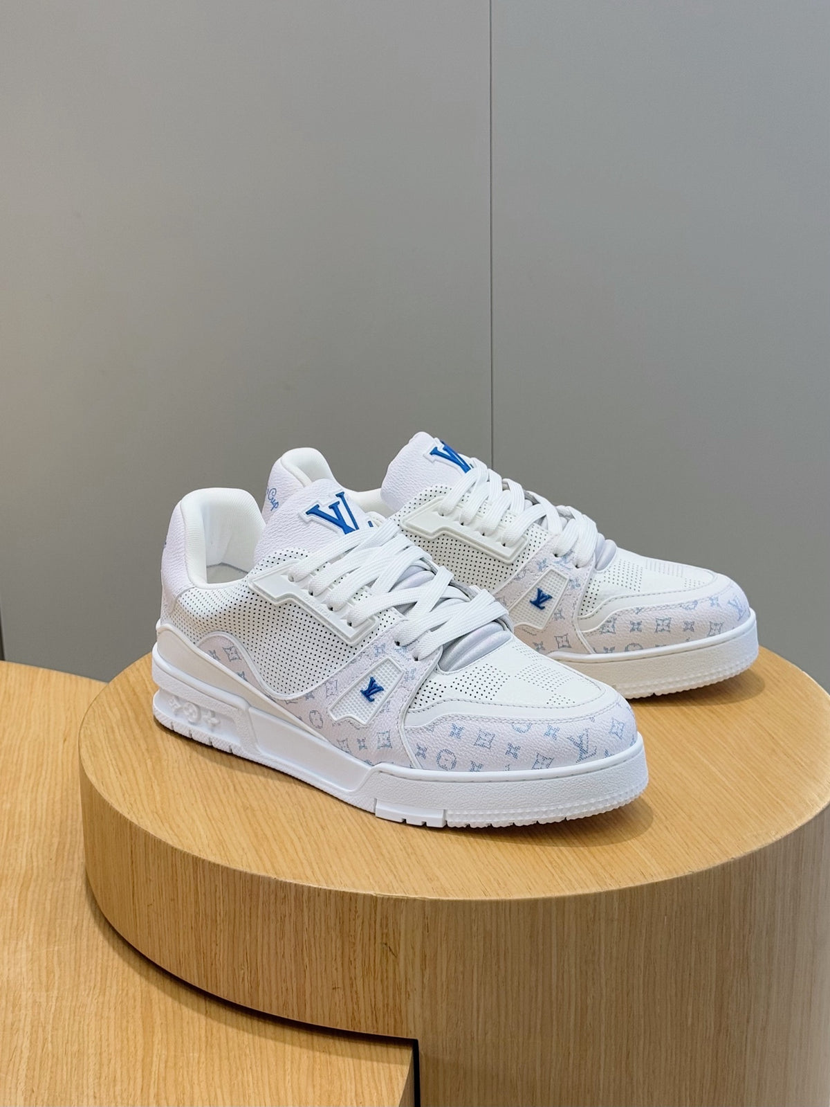 TÊNIS LOUIS VUITTON LV TRAINER MONOGRAM DENIM WHITE DETAILS BLUE