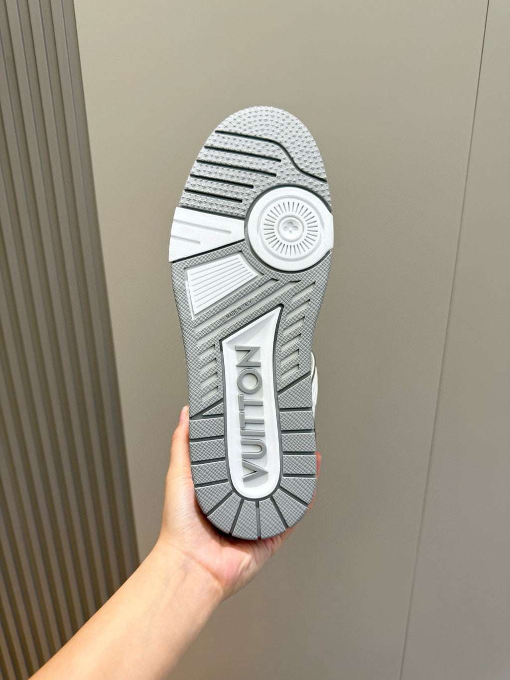 TÊNIS LOUIS VUITTON #54 TRAINER White Grey