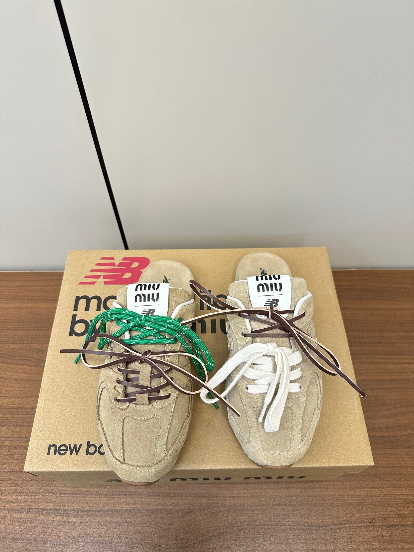 Mule New Balance x Miu Miu 530 SL em camurça desbotada