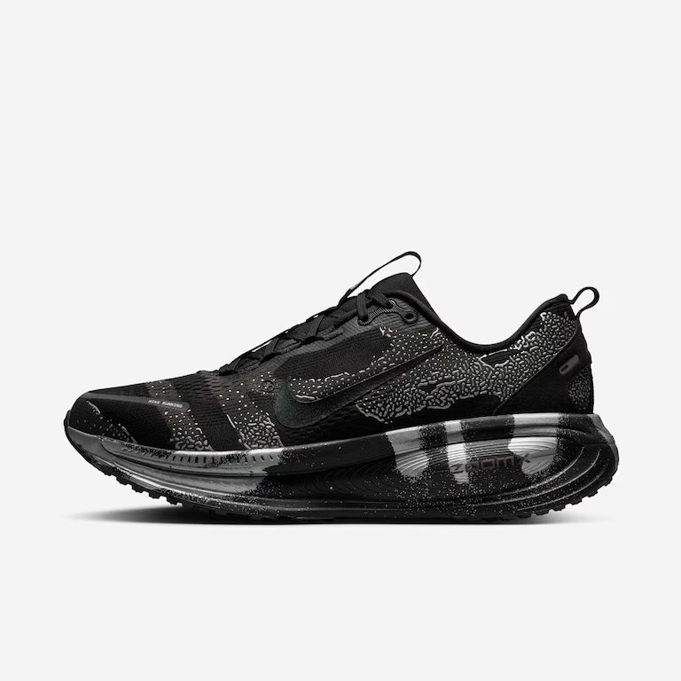 Tênis Nike Vomero 18 Black/Graphite Details