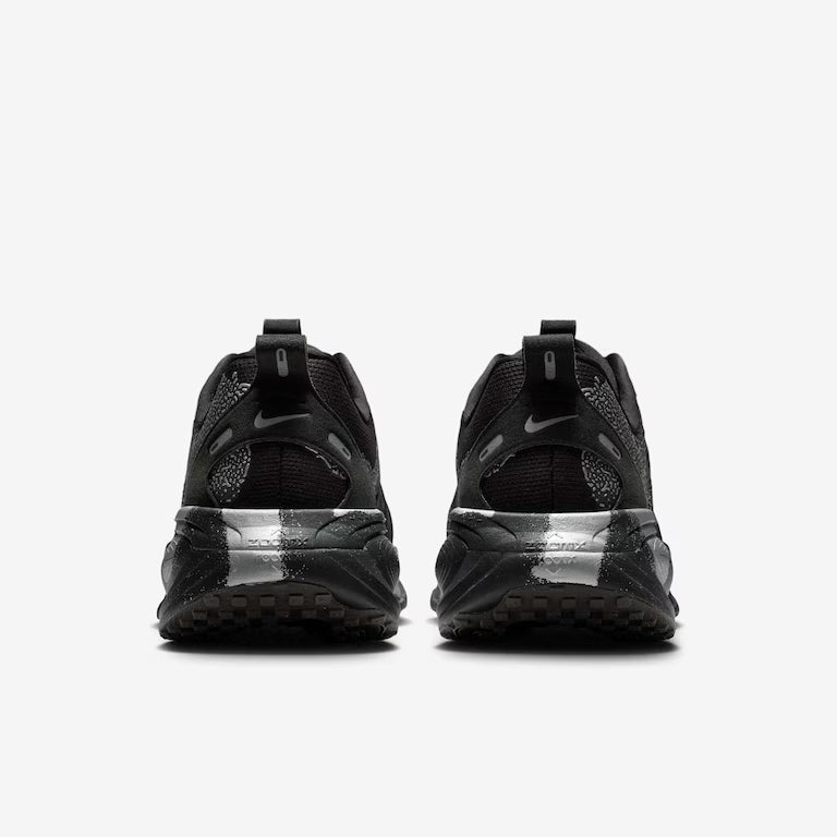 Tênis Nike Vomero 18 Black/Graphite Details