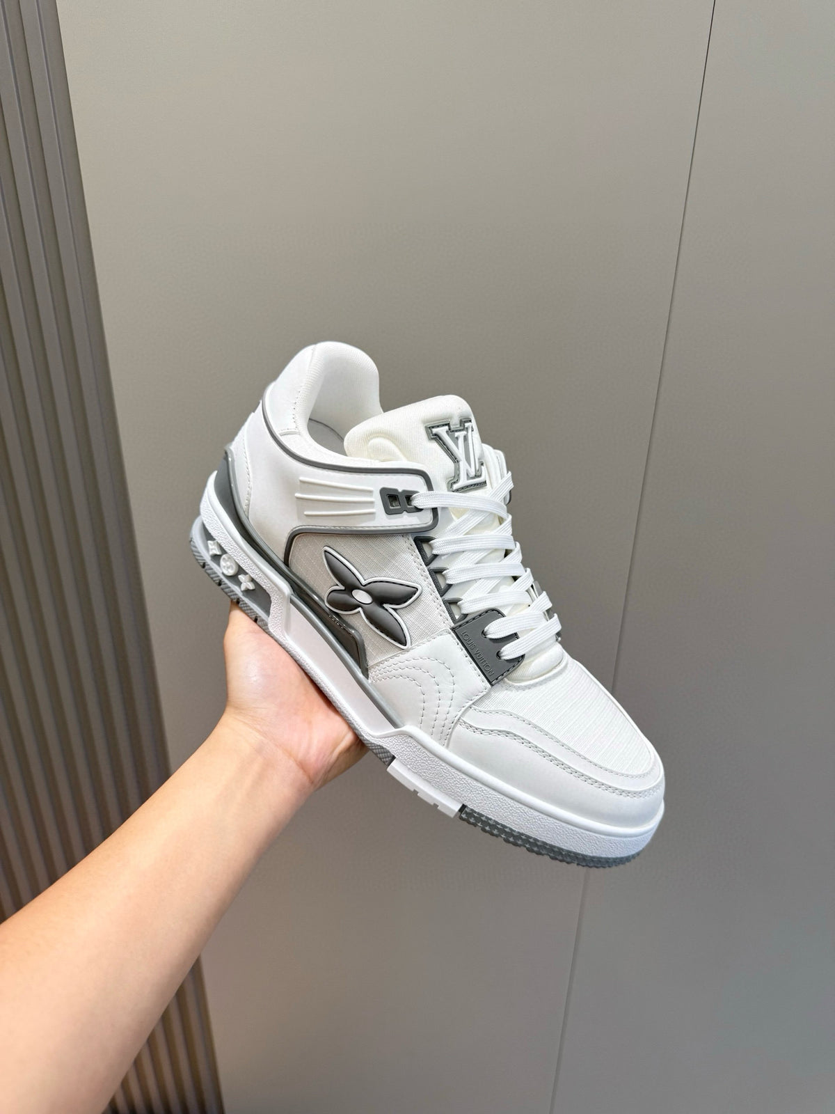 TÊNIS LOUIS VUITTON #54 TRAINER White Grey