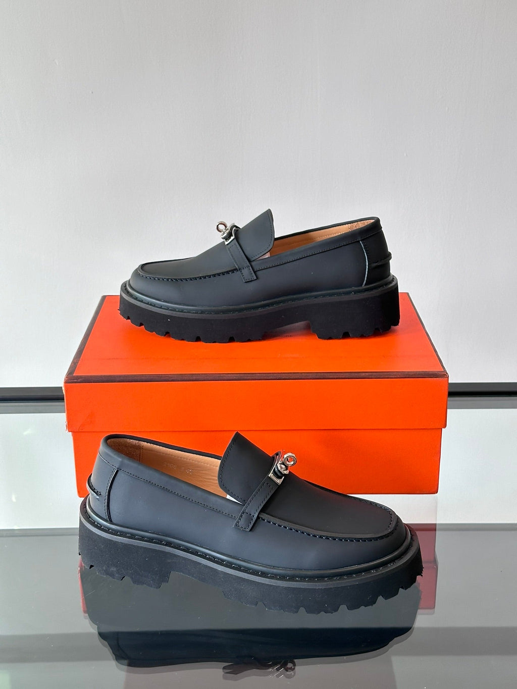 Sapato HERMES Loafers (Pronta Entrega) Tamanho40 e 41