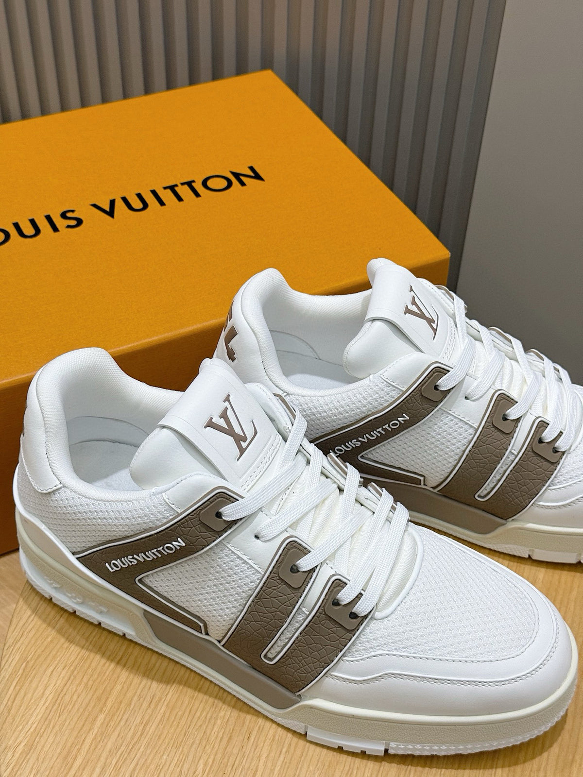 Tênis Louis Vuitton Trainer #54 Low Classic Branco/Marrom