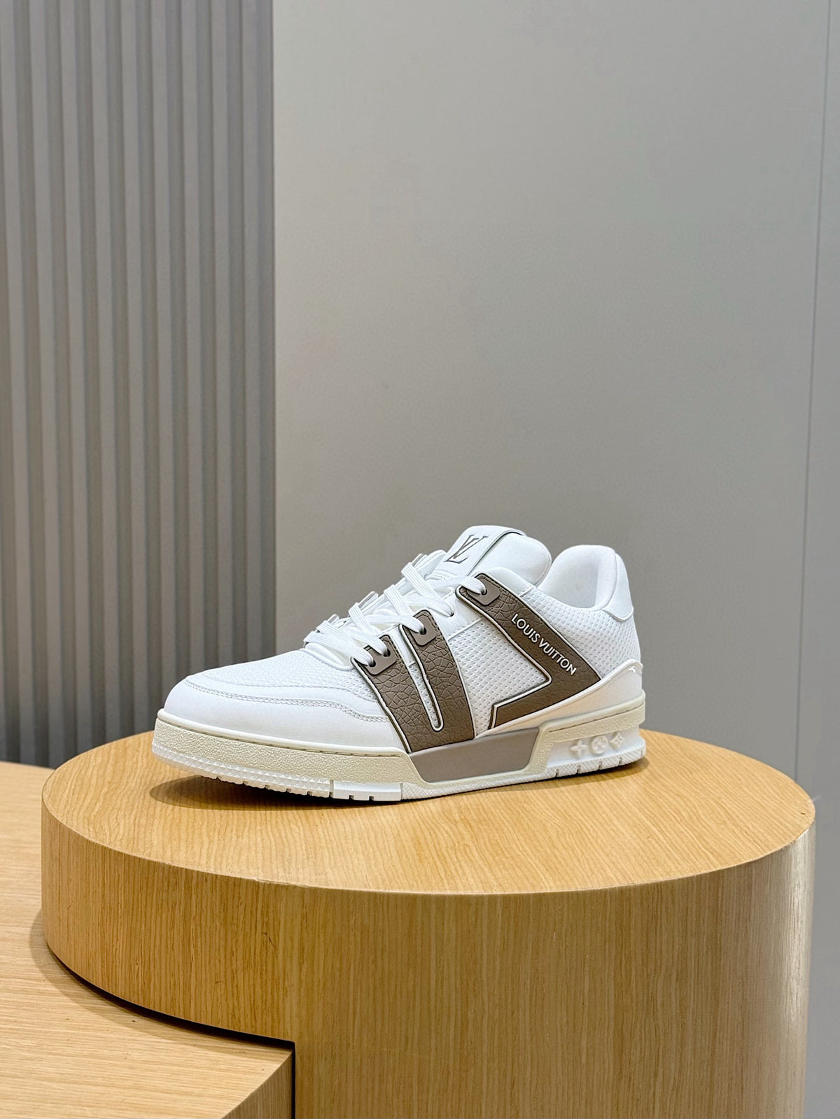 Tênis Louis Vuitton Trainer #54 Low Classic Branco/Marrom