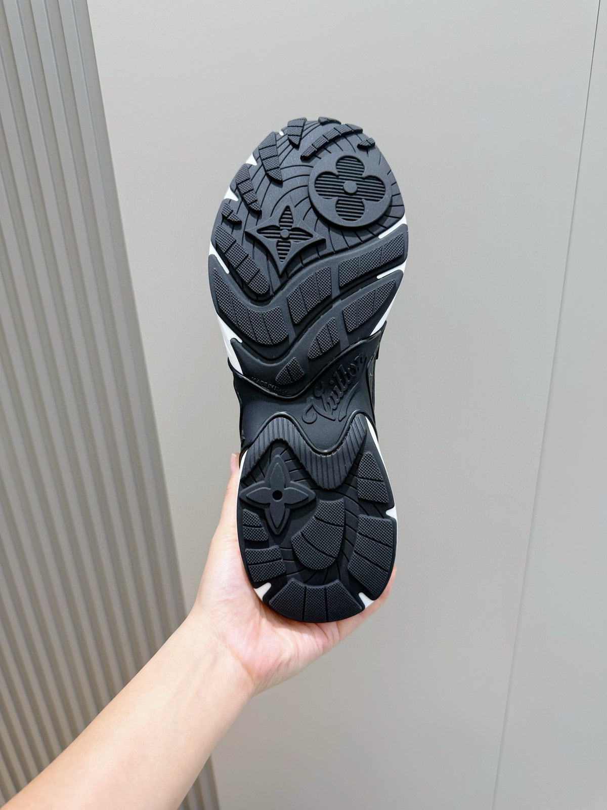 Tênis Louis Vuitton Olympia Women's Black Sports Sneaker