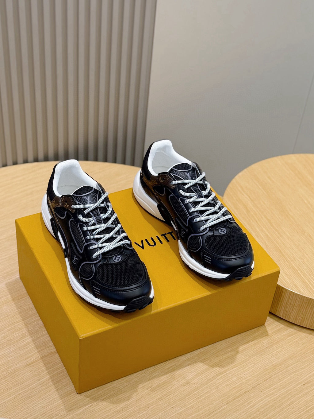 Tênis Louis Vuitton Olympia Women's Black Sports Sneaker