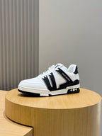 Tênis Louis Vuitton Trainer #54 Low Classic Branco/Preto
