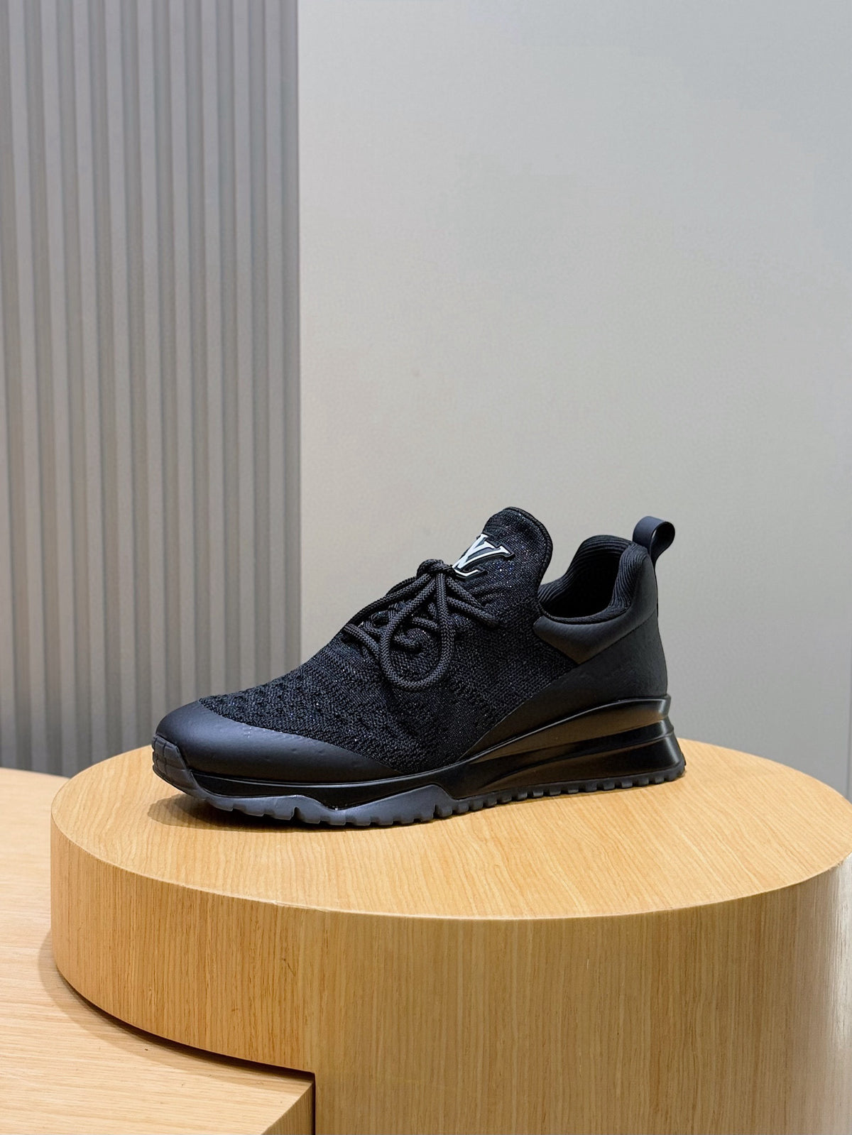 Tênis LOUIS VUITTON LV VNR Preto