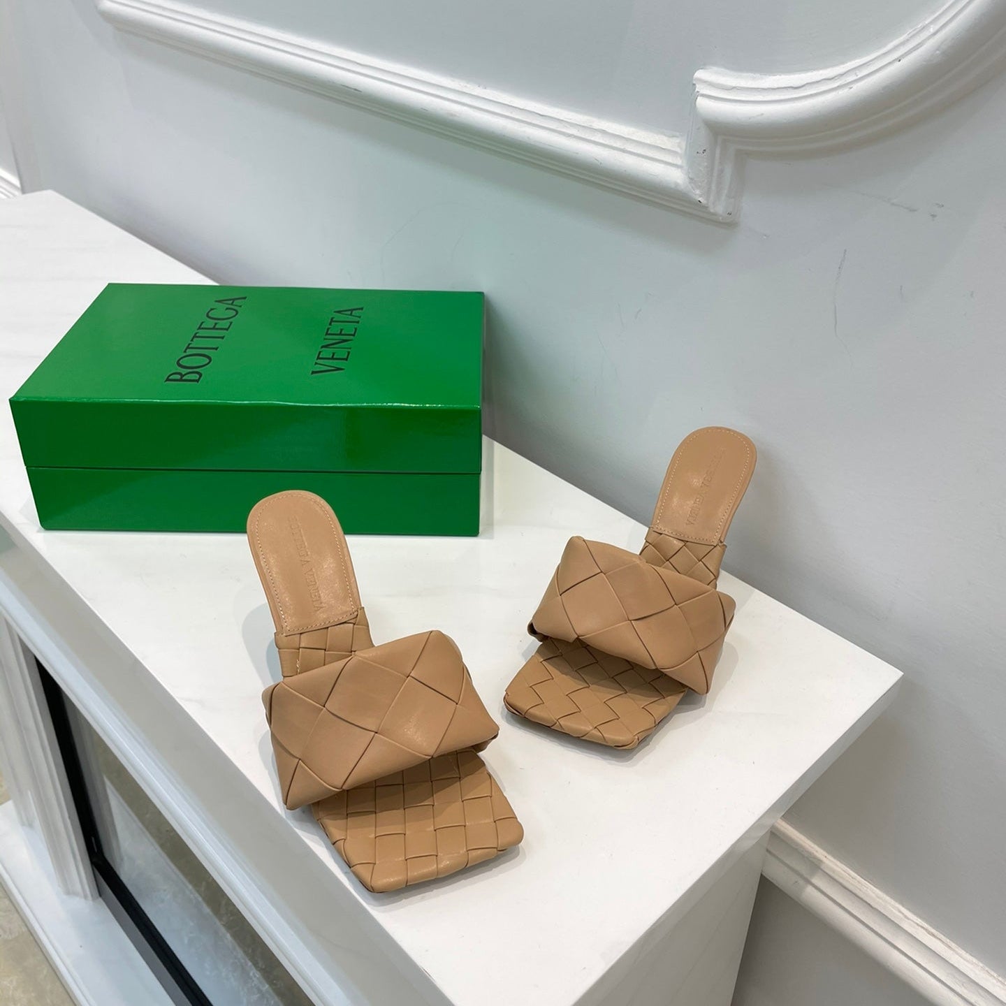 Sandália Bottega Veneta Mule Lido Begê