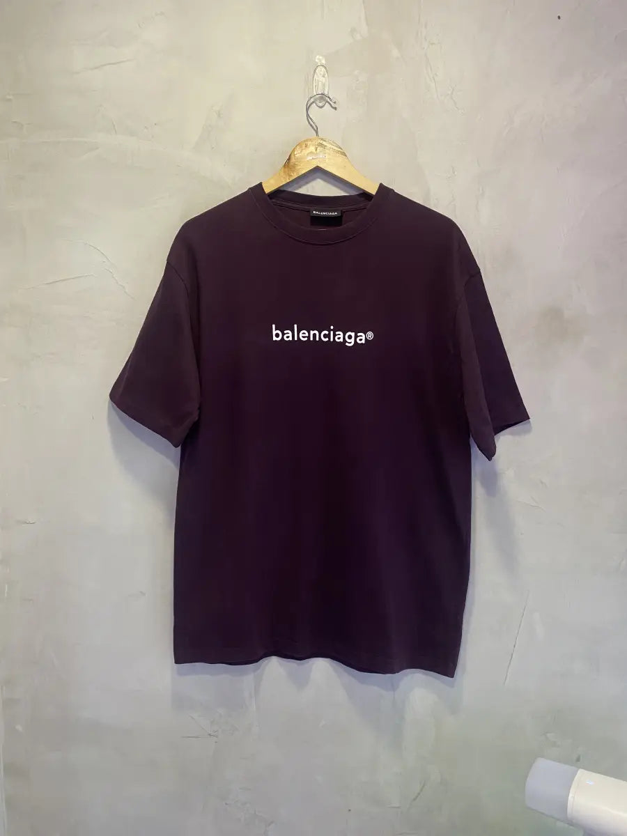 Camiseta Balenciaga logo vinho