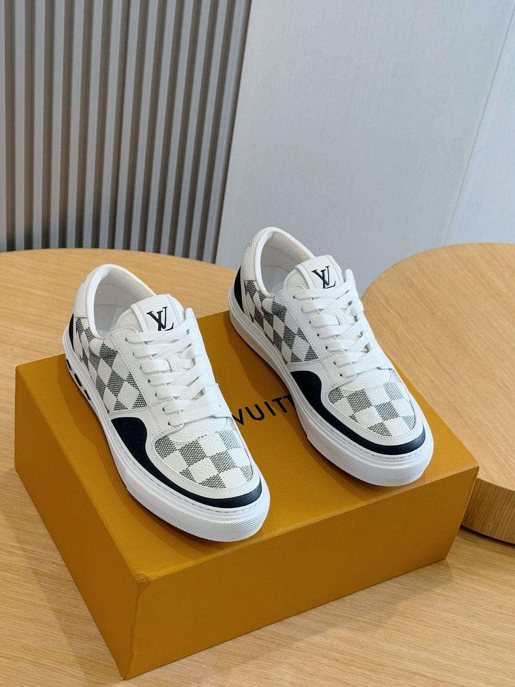 Tênis Louis Vuitton Ollie Black/White Monogram