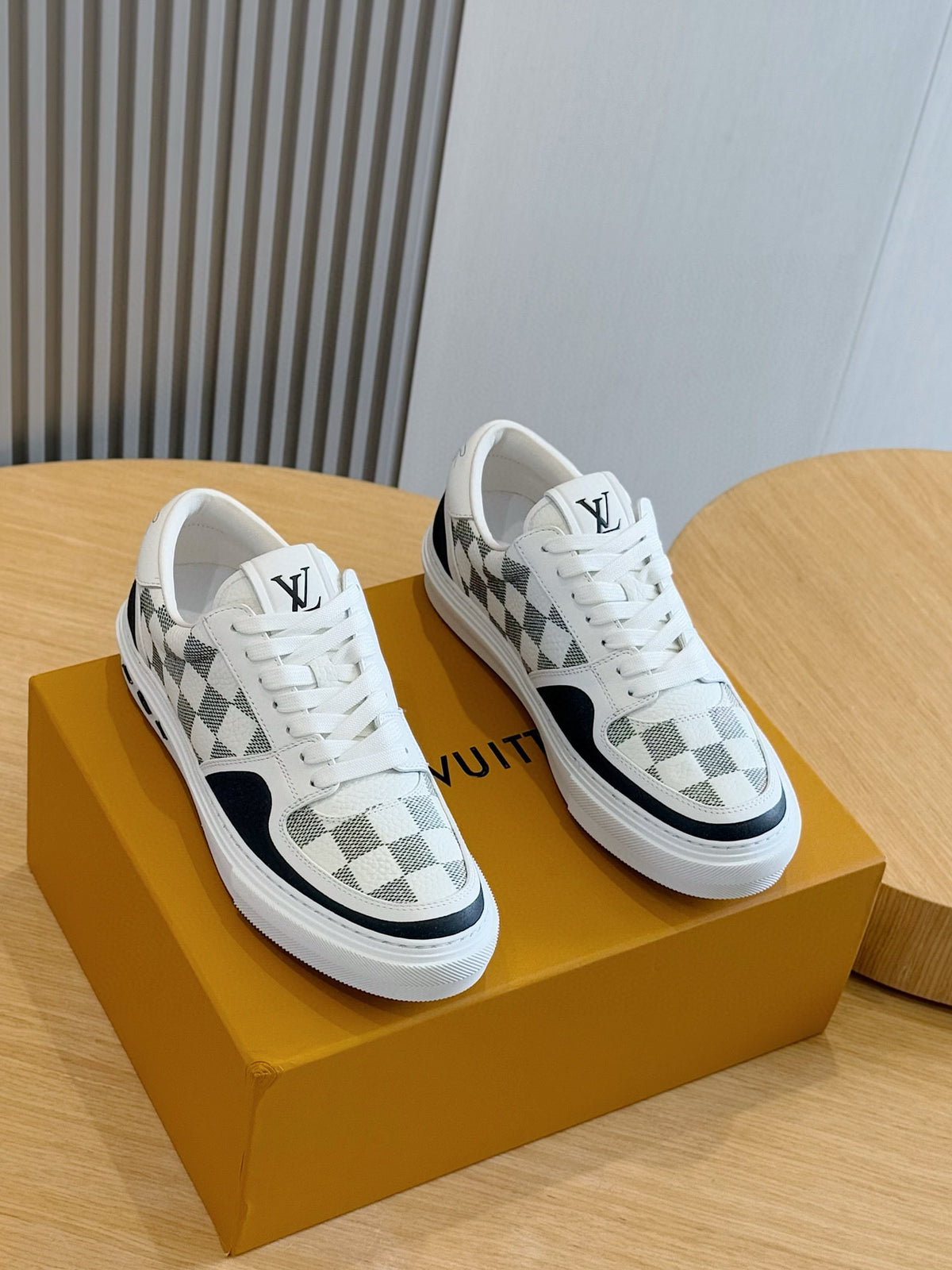Tênis Louis Vuitton Ollie Black/White Monogram
