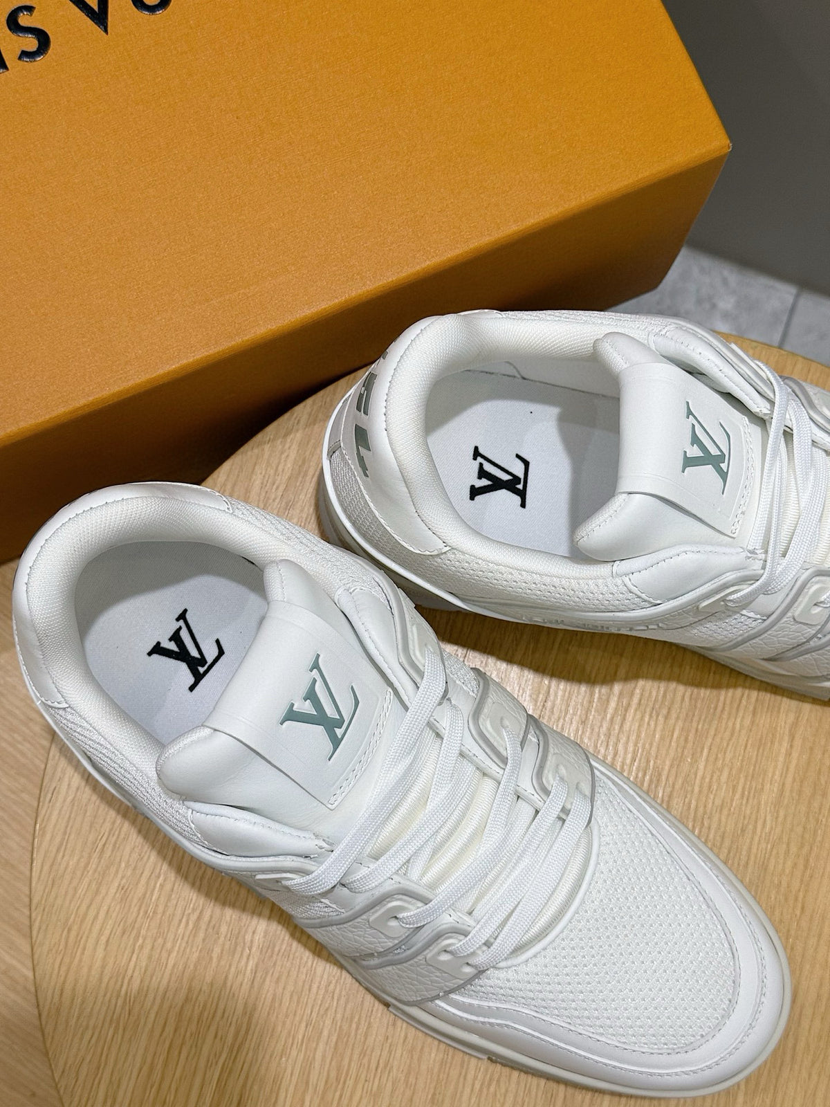 Tênis Louis Vuitton Trainer #54 Low Classic Branco/Cinza