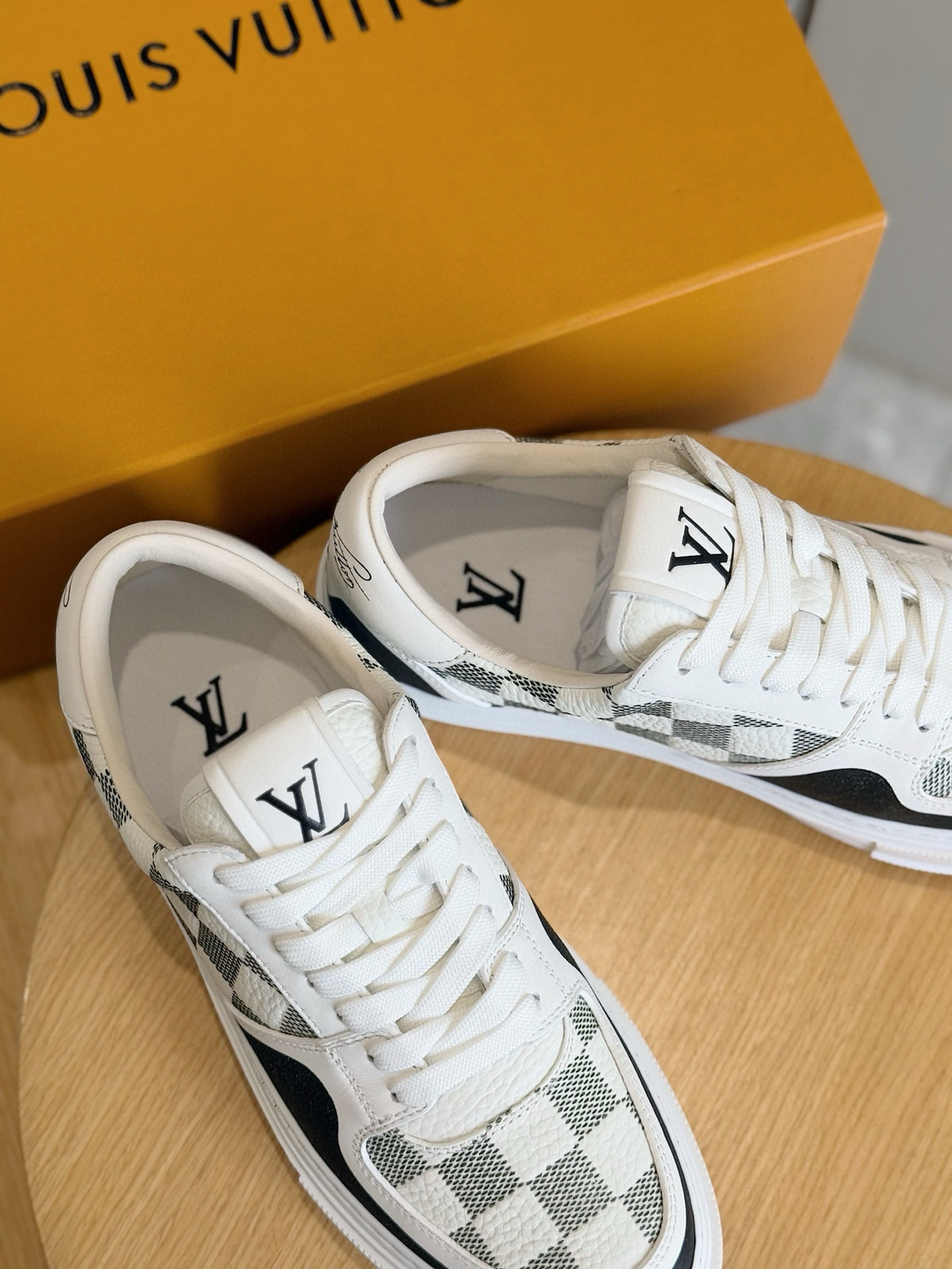 Tênis Louis Vuitton Ollie Black/White Monogram