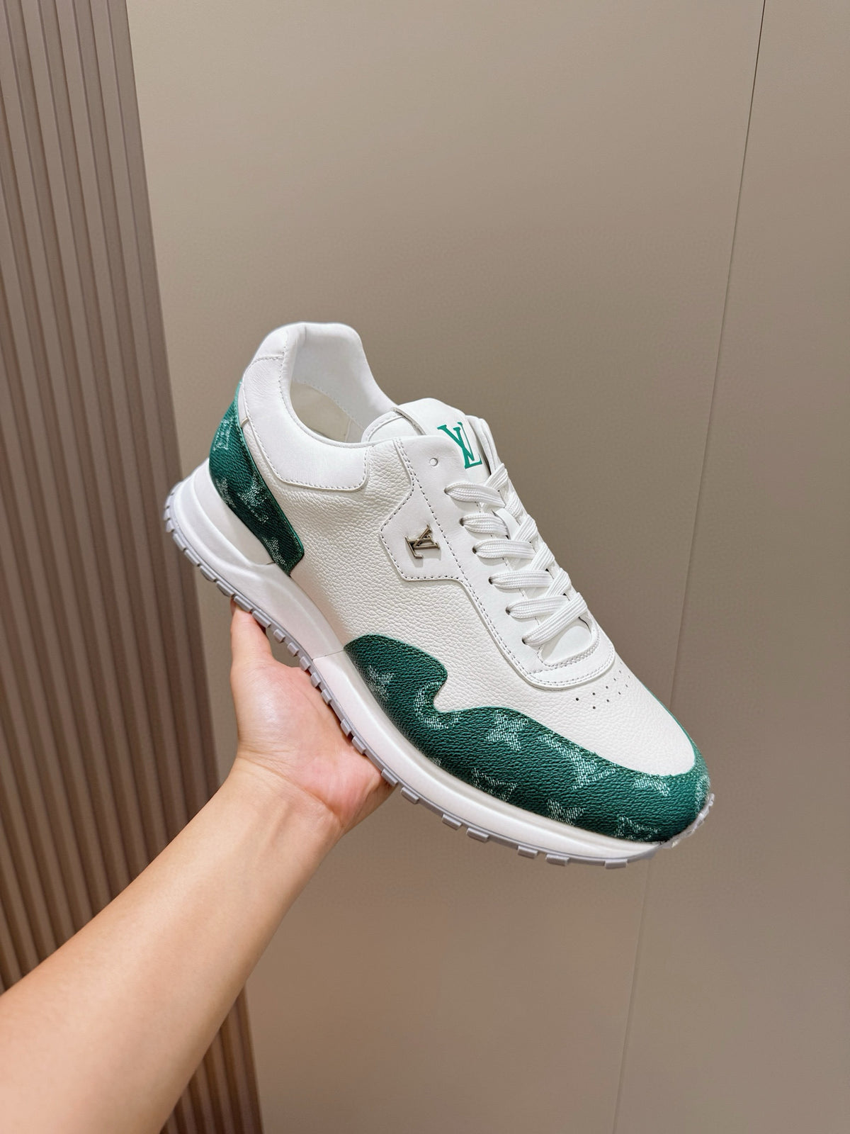 Tênis Louis Vuitton Run Away White/Green Monogram